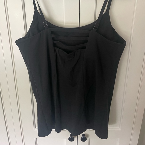 Athleta Women’s Black Tank Top with Build in Bra. Size Large - Picture 3 of 6